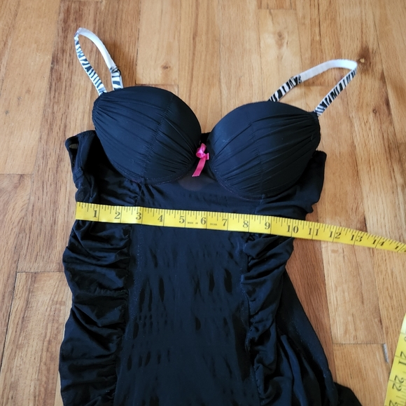 Pretty pink and black lingerie top with zebra straps. - Picture 3 of 8